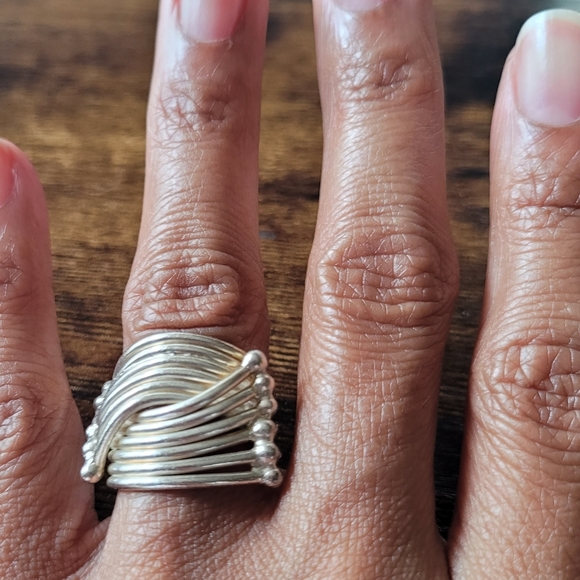 Sterling silver hug ring - Picture 3 of 8